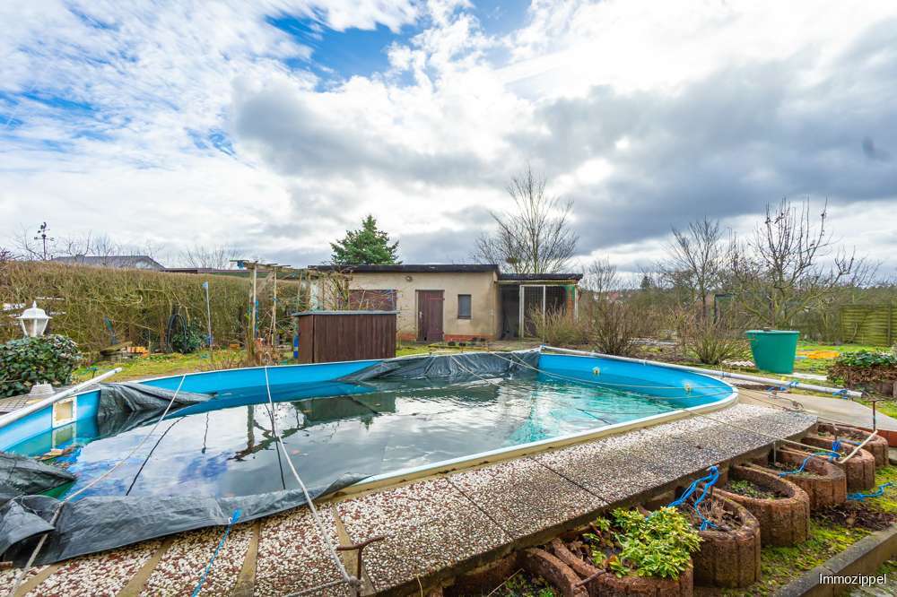 Pool mit Filteranlage