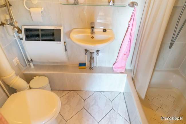 Duschbad und WC Poolhaus