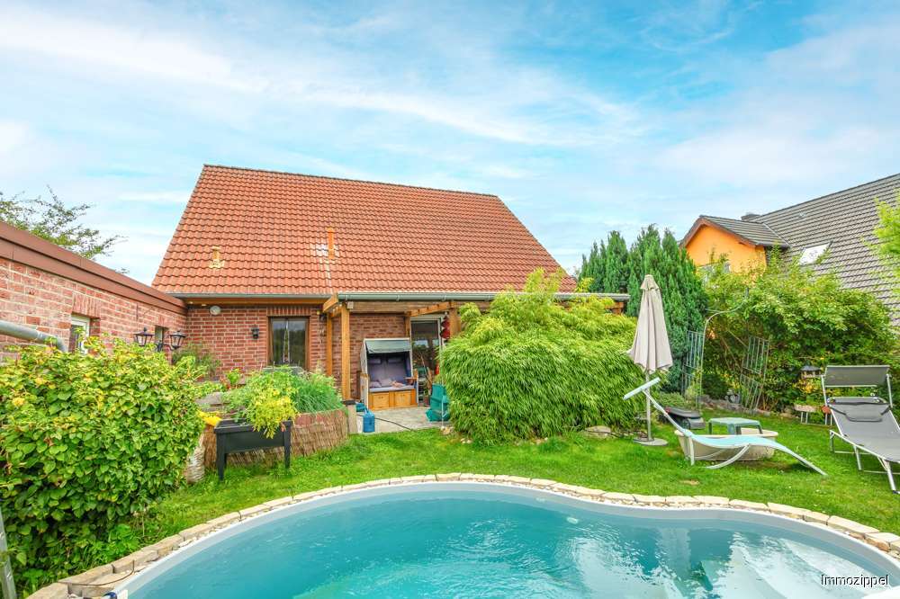 Pool im Garten