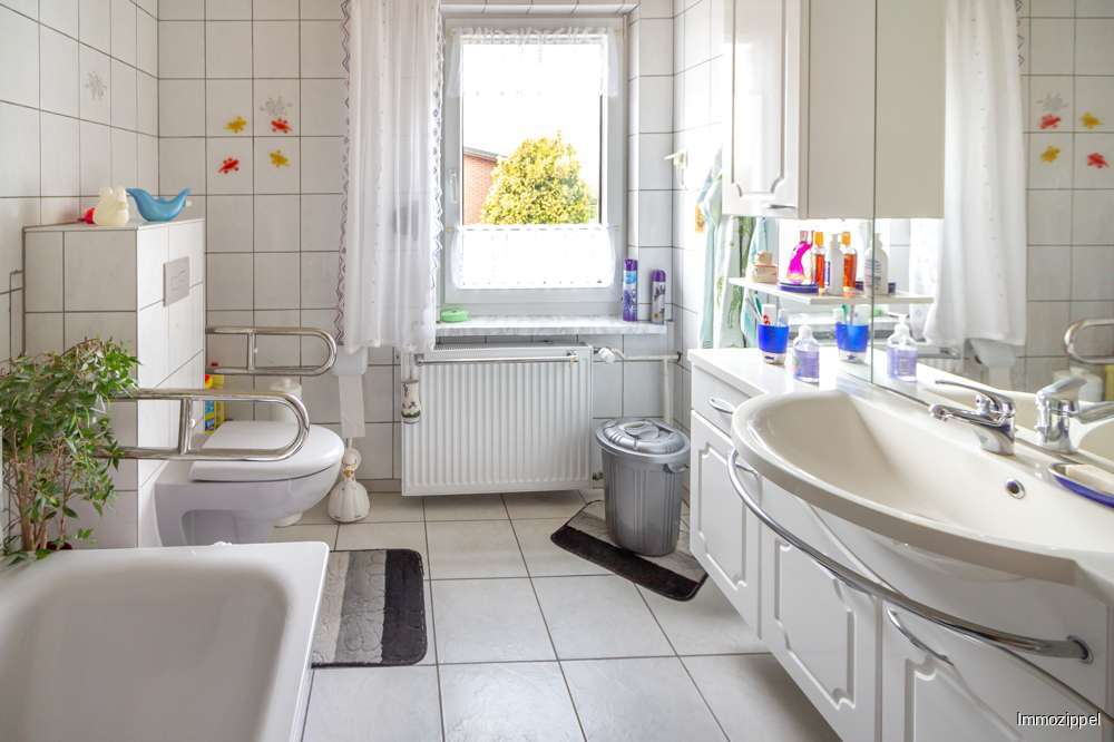 EG Wannenbad mit WB und WC