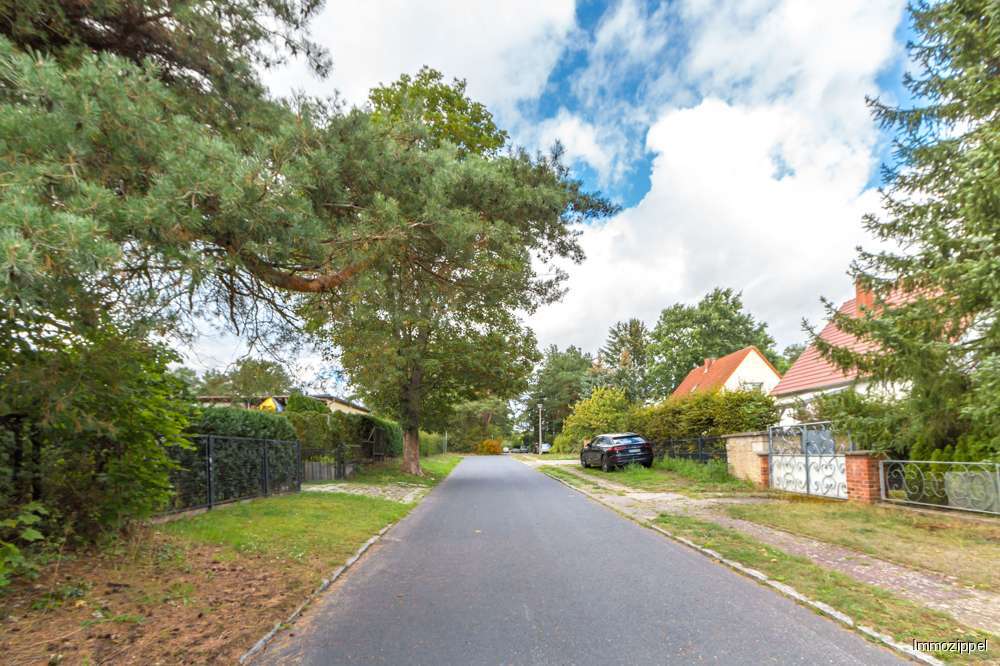 Straße vor dem Grundstück