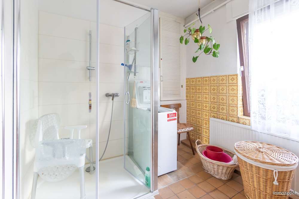 EG Duschbad mit WC und Waschbe