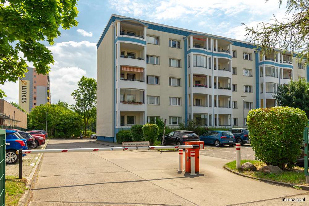 Moderne Wohnanlage mit Parkplä