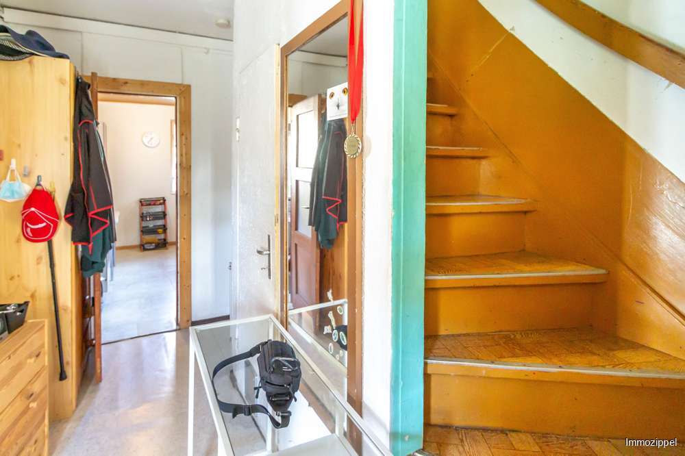 EG Mittelflur mit Treppe zum D
