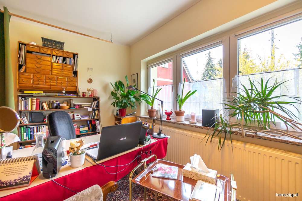 Schlafzimmer mit Arbeitsplatz 