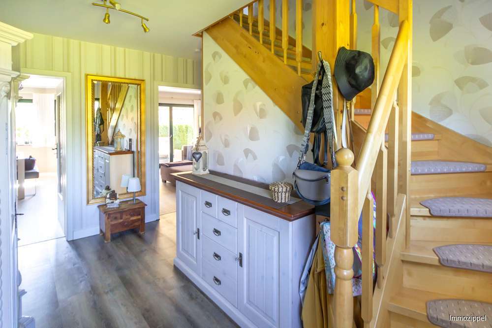 EG Eingangsdiele mit Treppe zu