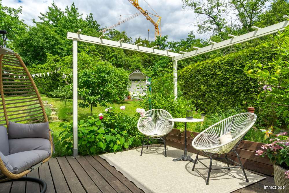 Terrasse mit Blick in Garten
