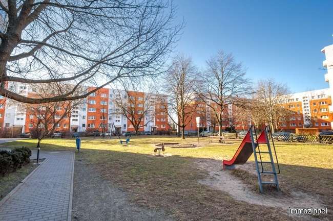 Spielplatz vor dem Haus