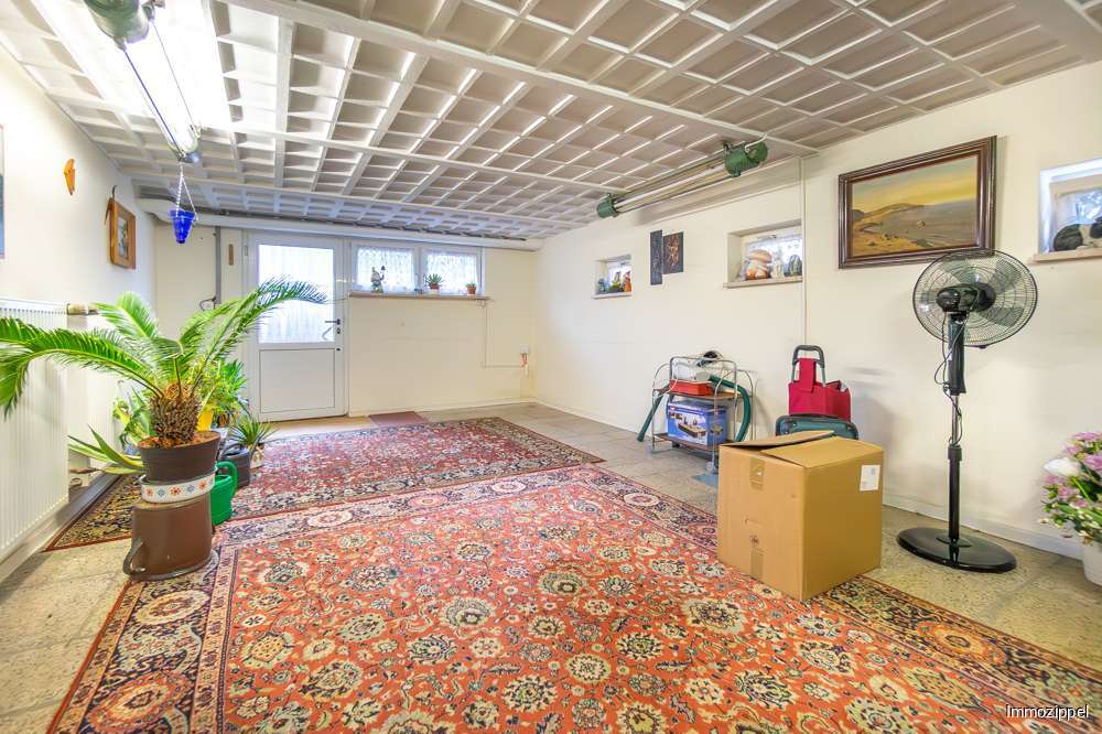 KG Büroraum mit Ausgang zur St