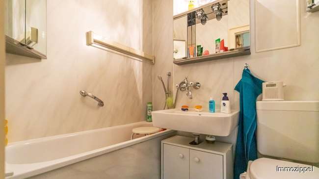 Wannenbad mit WB und WC