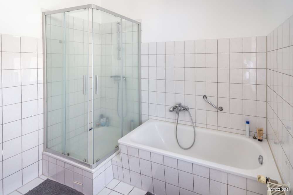 EG gefliestes Masterbad A2