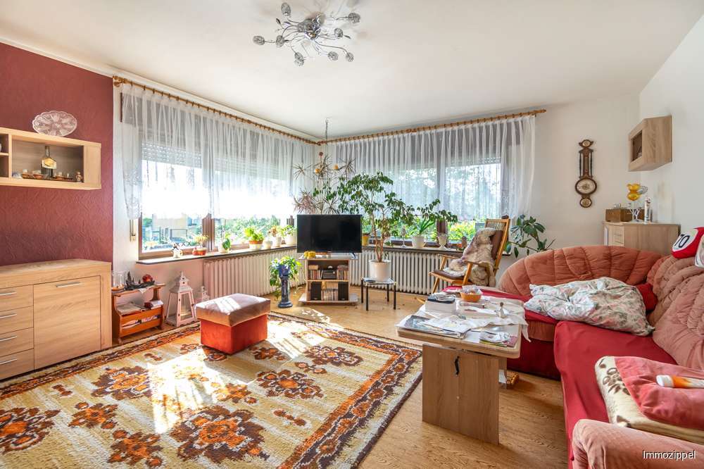 EG Wohnzimmer mit großer Fenst