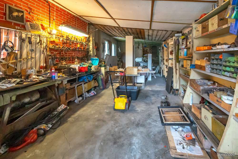 Garage mit Einfahrtstor