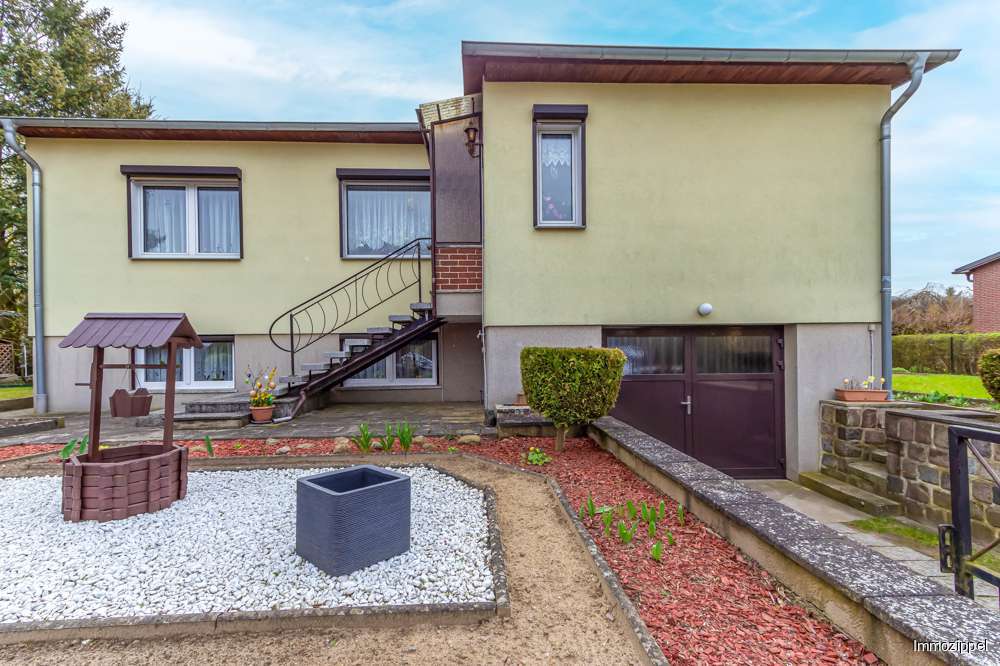Hausansicht mit Tiefgarage