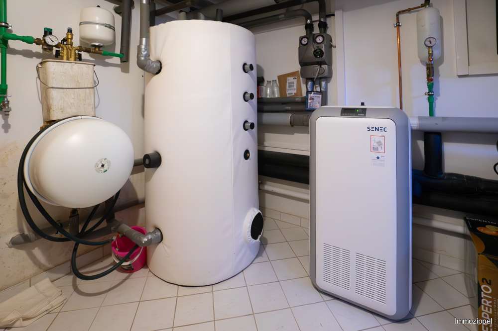KG Technikraum mit Pufferspeic