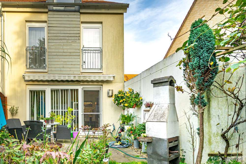 Hausansicht mit Terrasse
