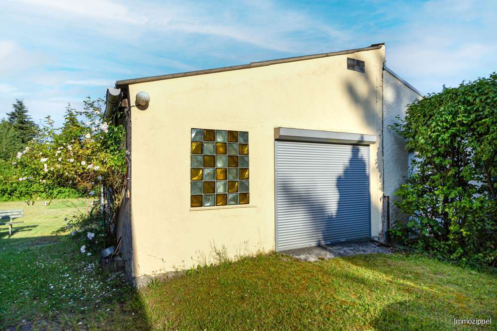 Massive Garage mir elektrisch 