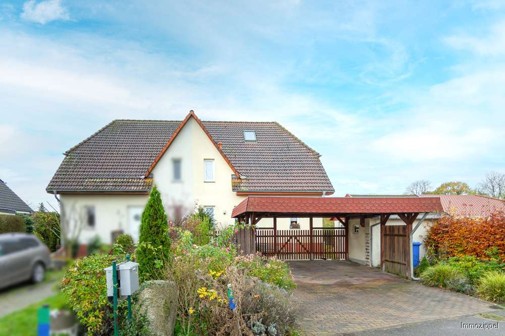 Straßenansicht mit gepflastert