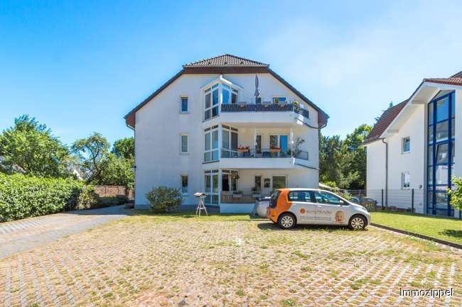 Stellplätze vor dem Haus