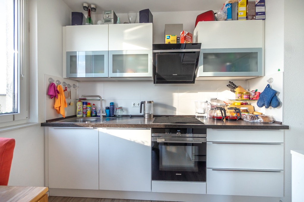 Küche mit moderner Einbauküche