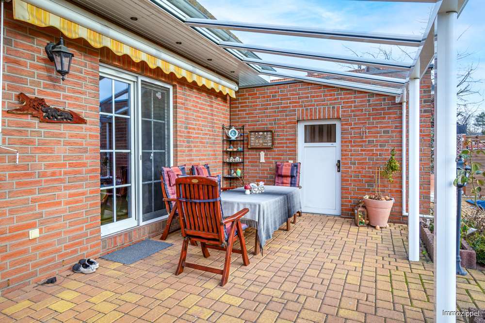 Gepflasterte Terrasse mit Terr