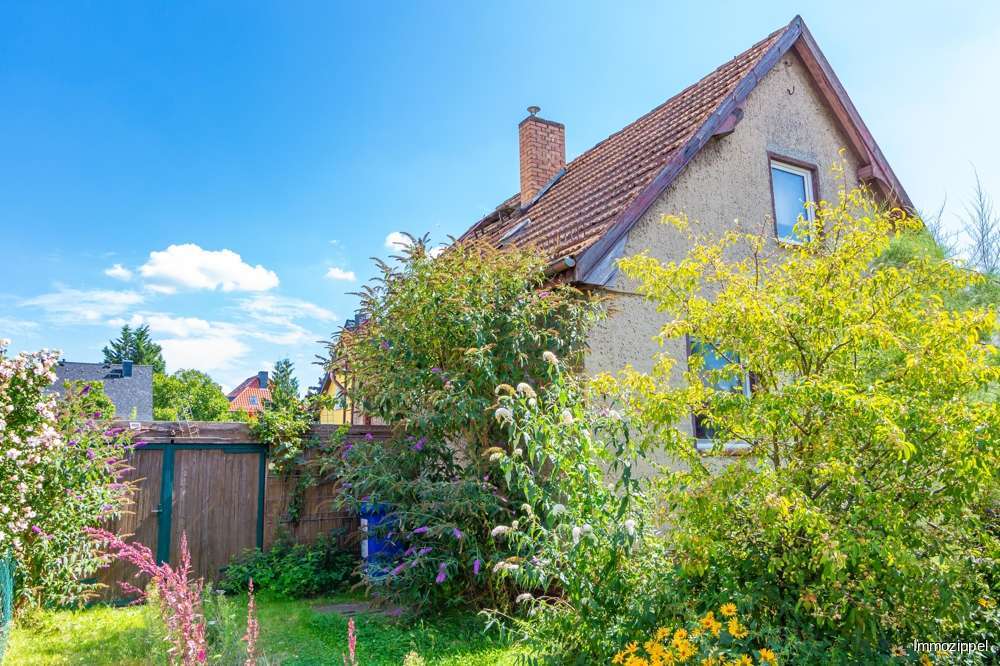 Hausansicht mit Garage
