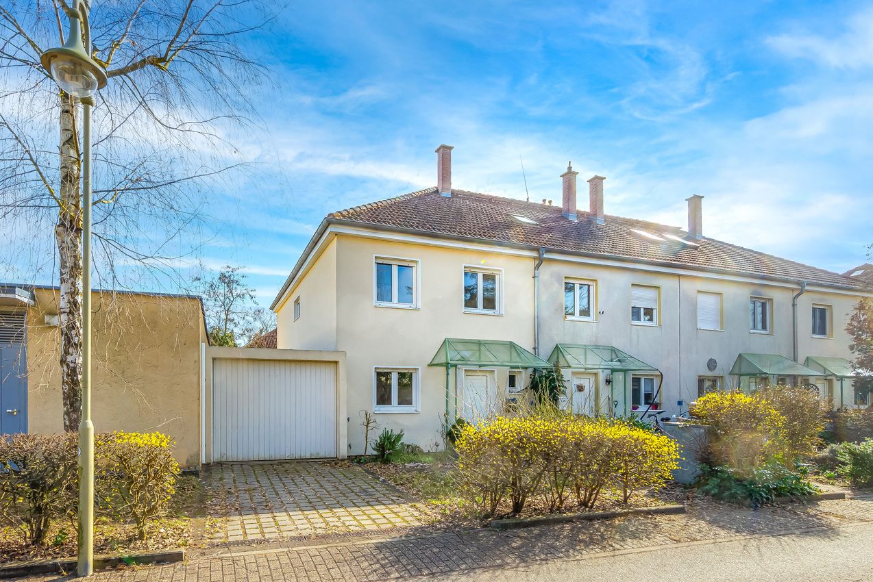 Hausansicht von Straßenseite