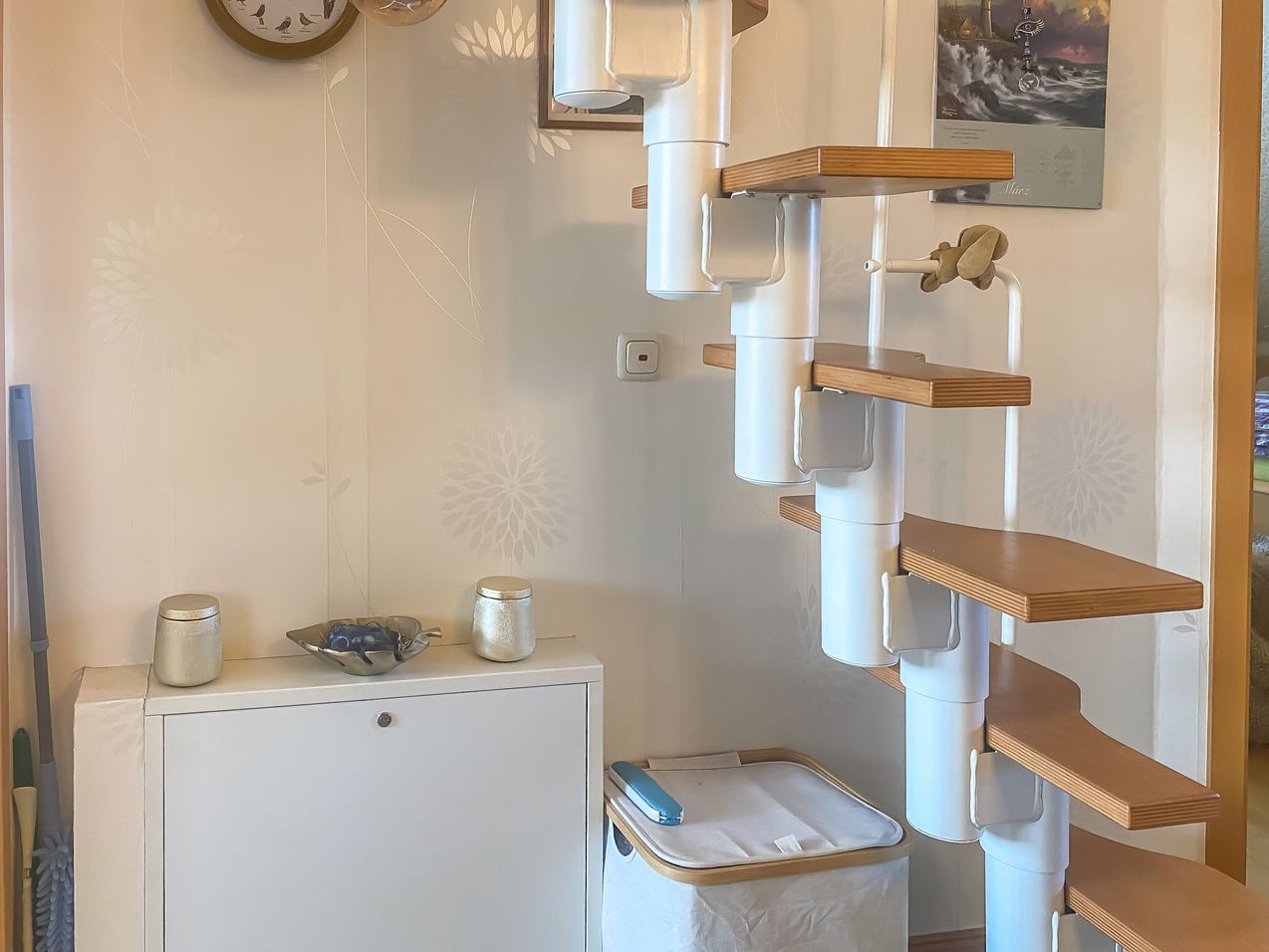 DG Mitteflur mit Raumspartreppe zur ausgebauten Dachspitze