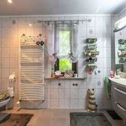 EG Duschbad mit WC und Waschbe