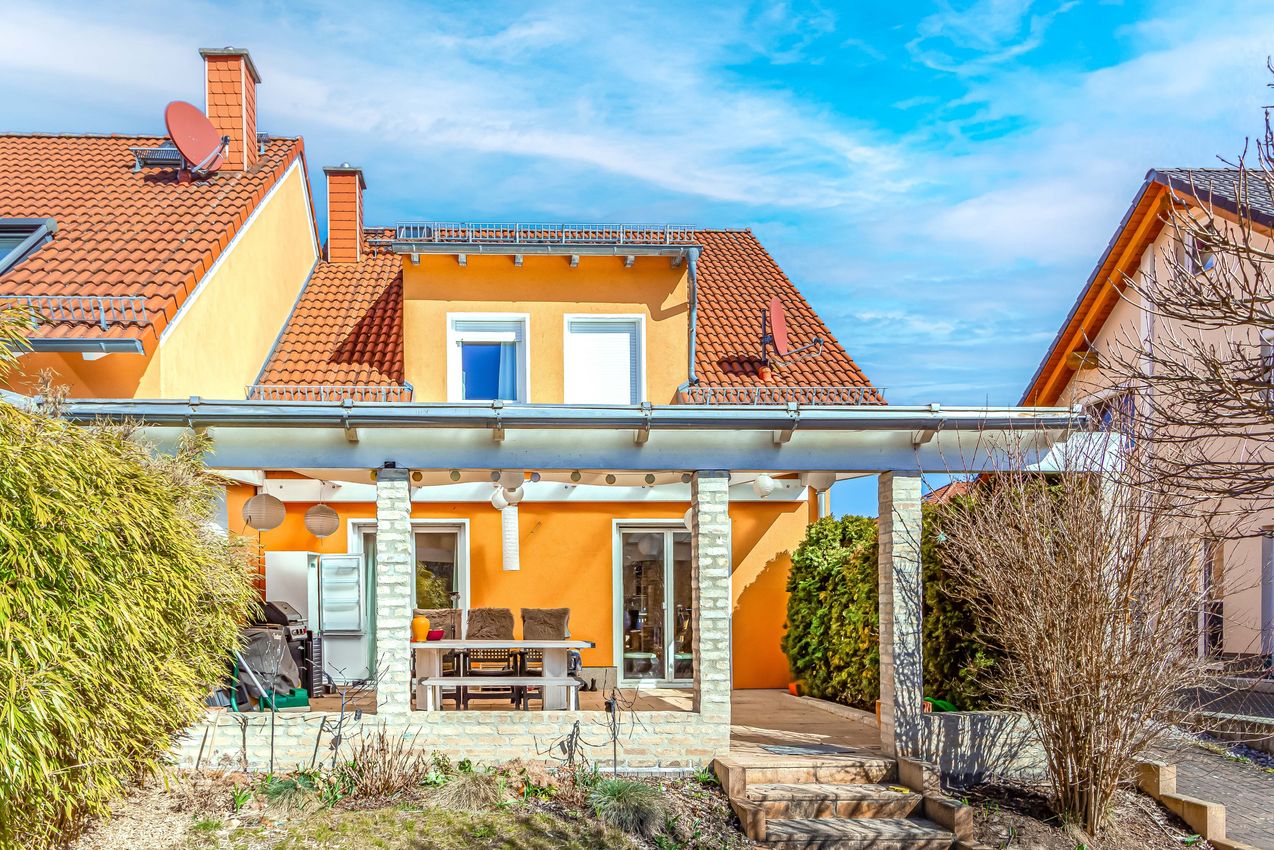 Hausansicht vom Garten