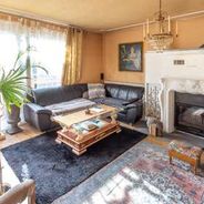 EG Wohnzimmer mit Kamin und Ausgang zur Süd-Terrasse 