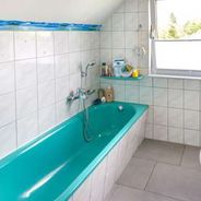 DG Wannenbad mit Dusche, WB und WC Ansicht 1
