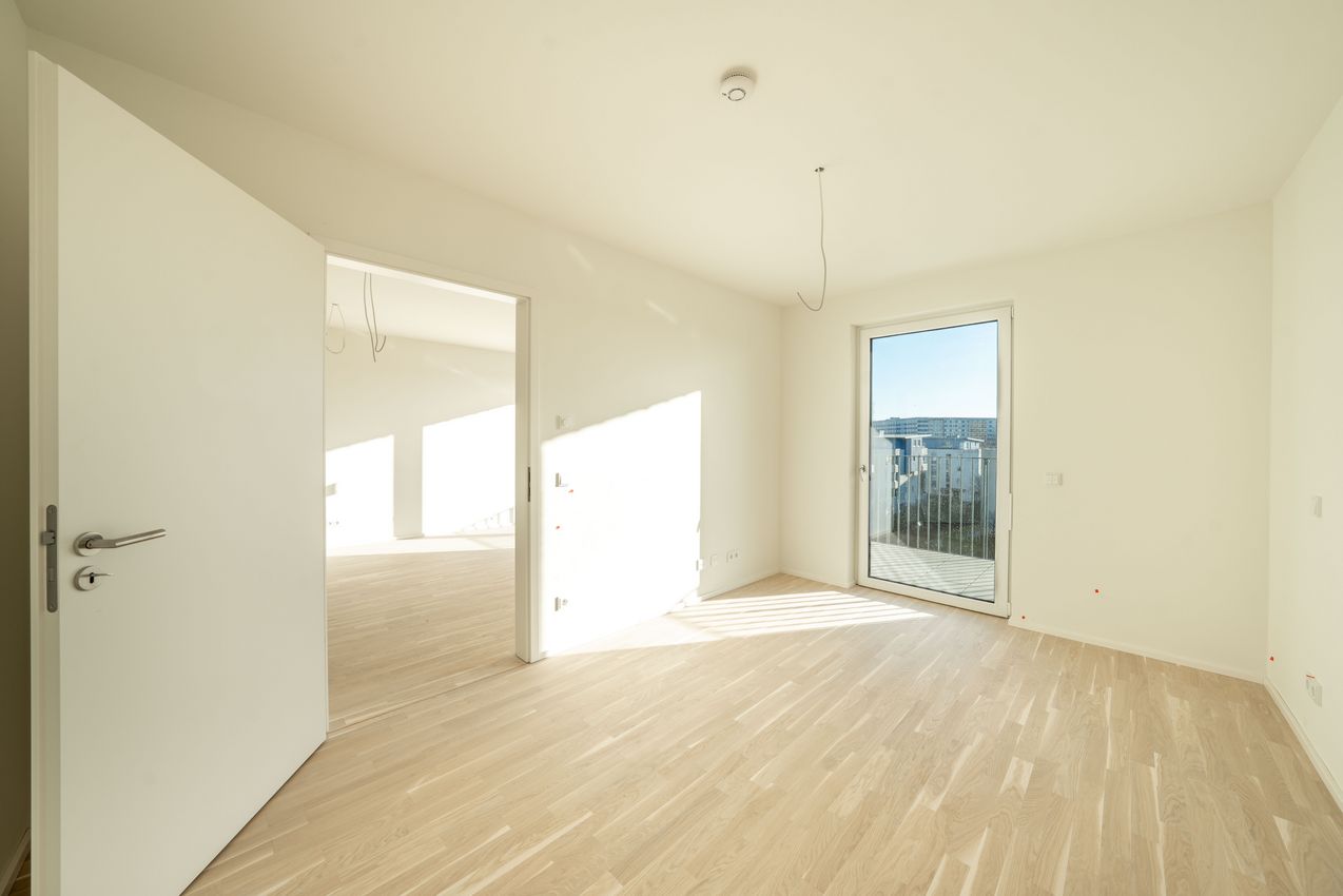 Schlafzimmer mit Zugang zum Balkon