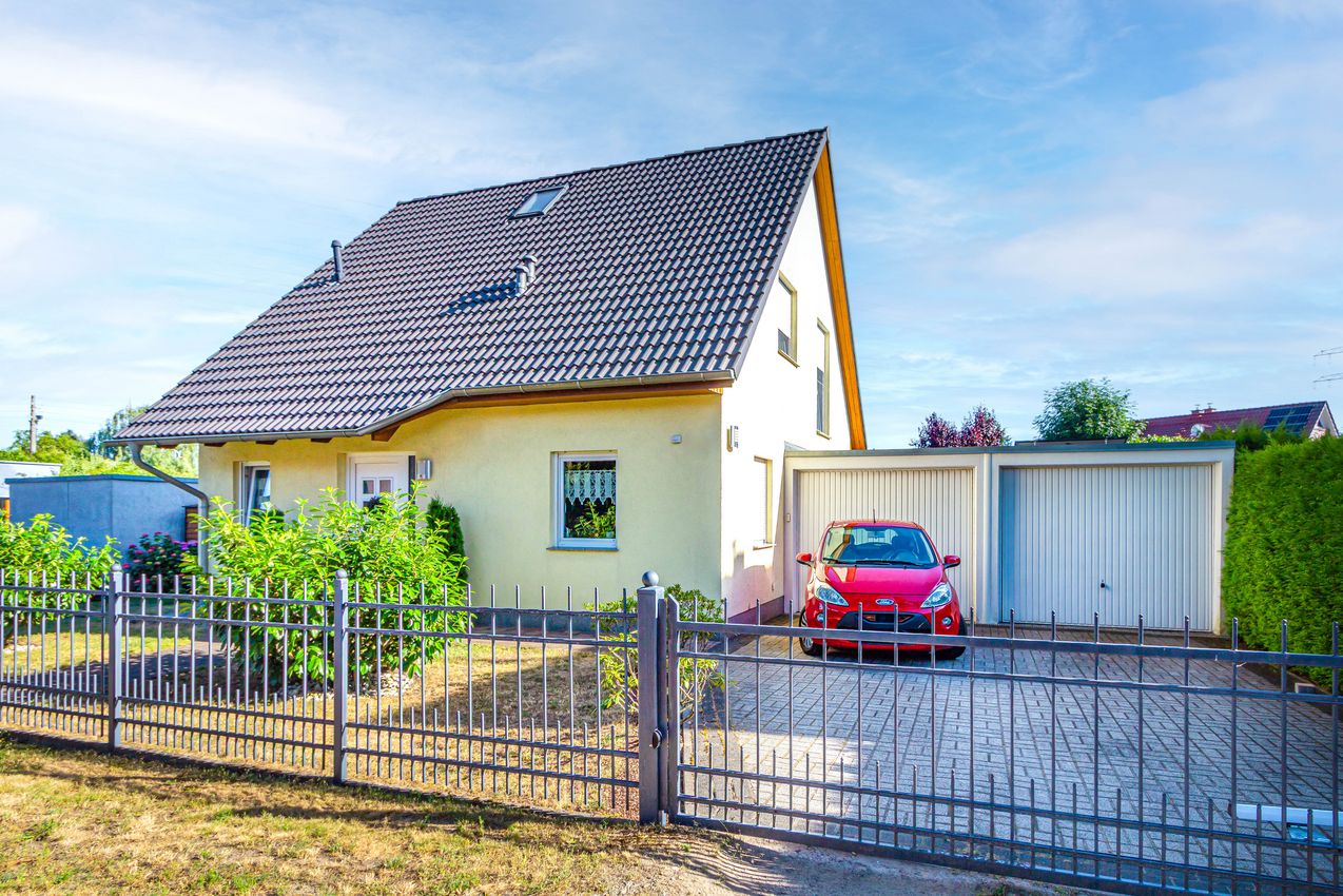 Hausansicht von der Straße