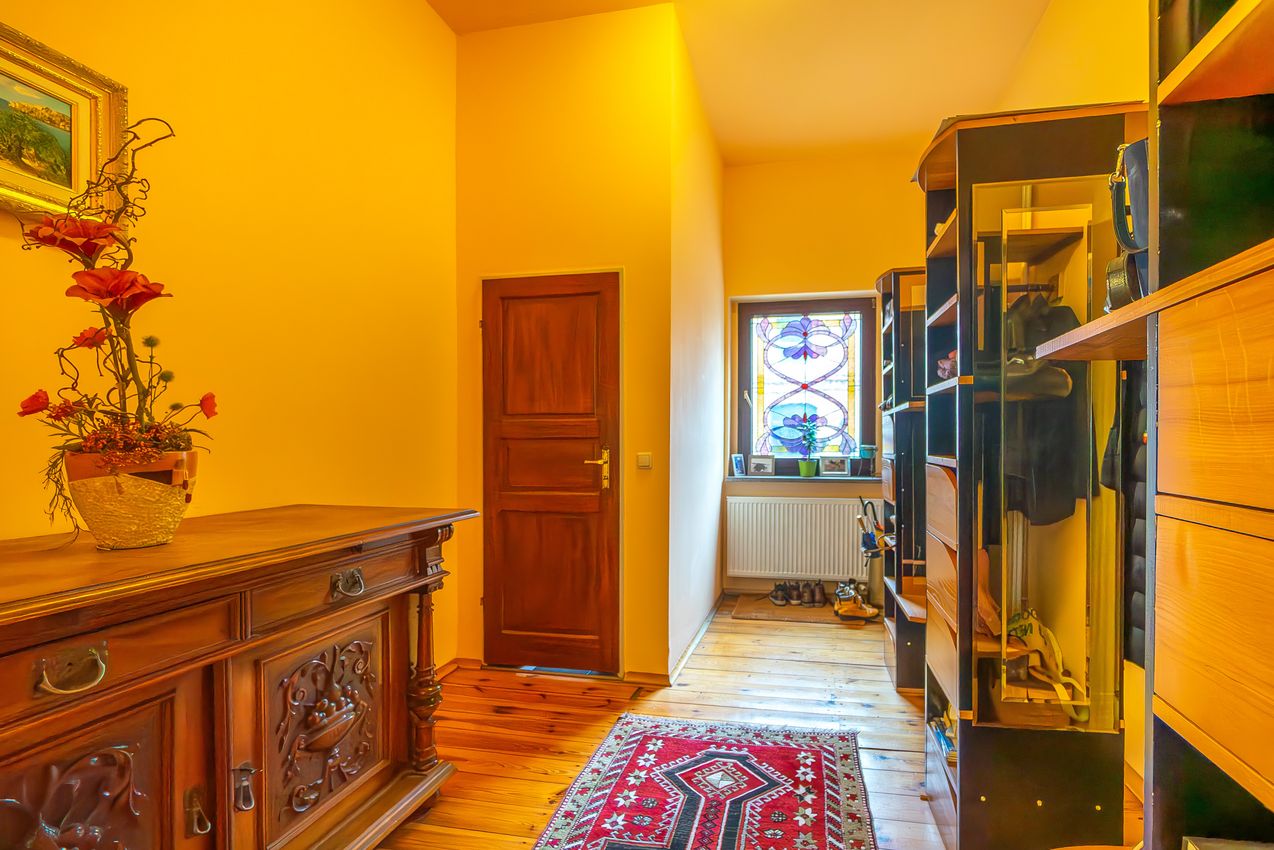 EG Gardrobe mit Zugang zum Gäste-WC