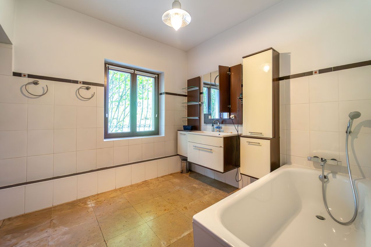 Bad mit Wanne & Dusche