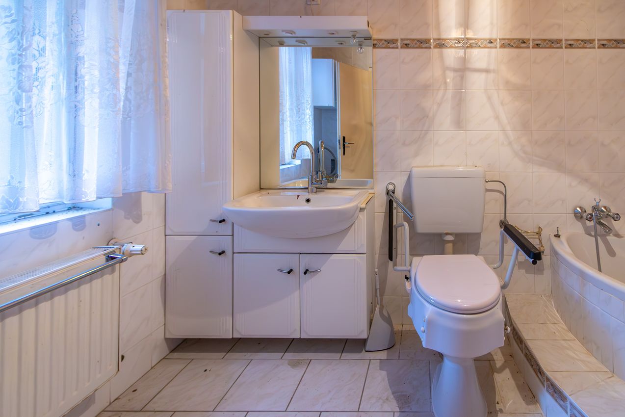 EG Wannen-Duschbad mit WC