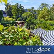 Blick vom Balkon in den Garten