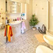 Duschbad mit WB, WC und Bidet