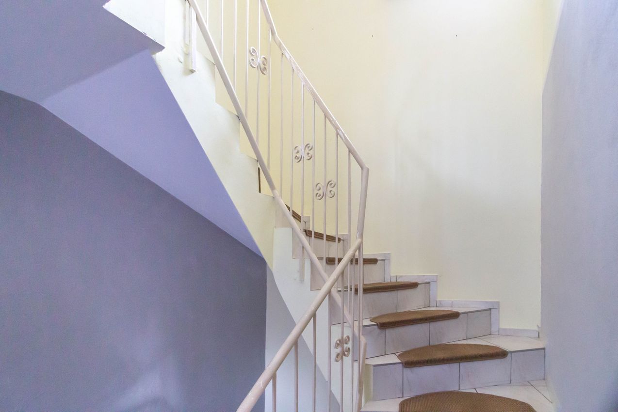 EG Massive Treppe zum DG