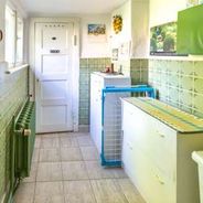 EG HWR mit Waschmachinenstellplatz und Ausgang zum Garten