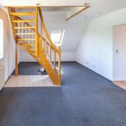 DG ELW Wohnraum mit Treppe zum Schlafboden