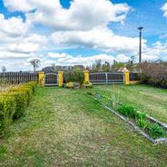 Blick vom Eingang zur Straße