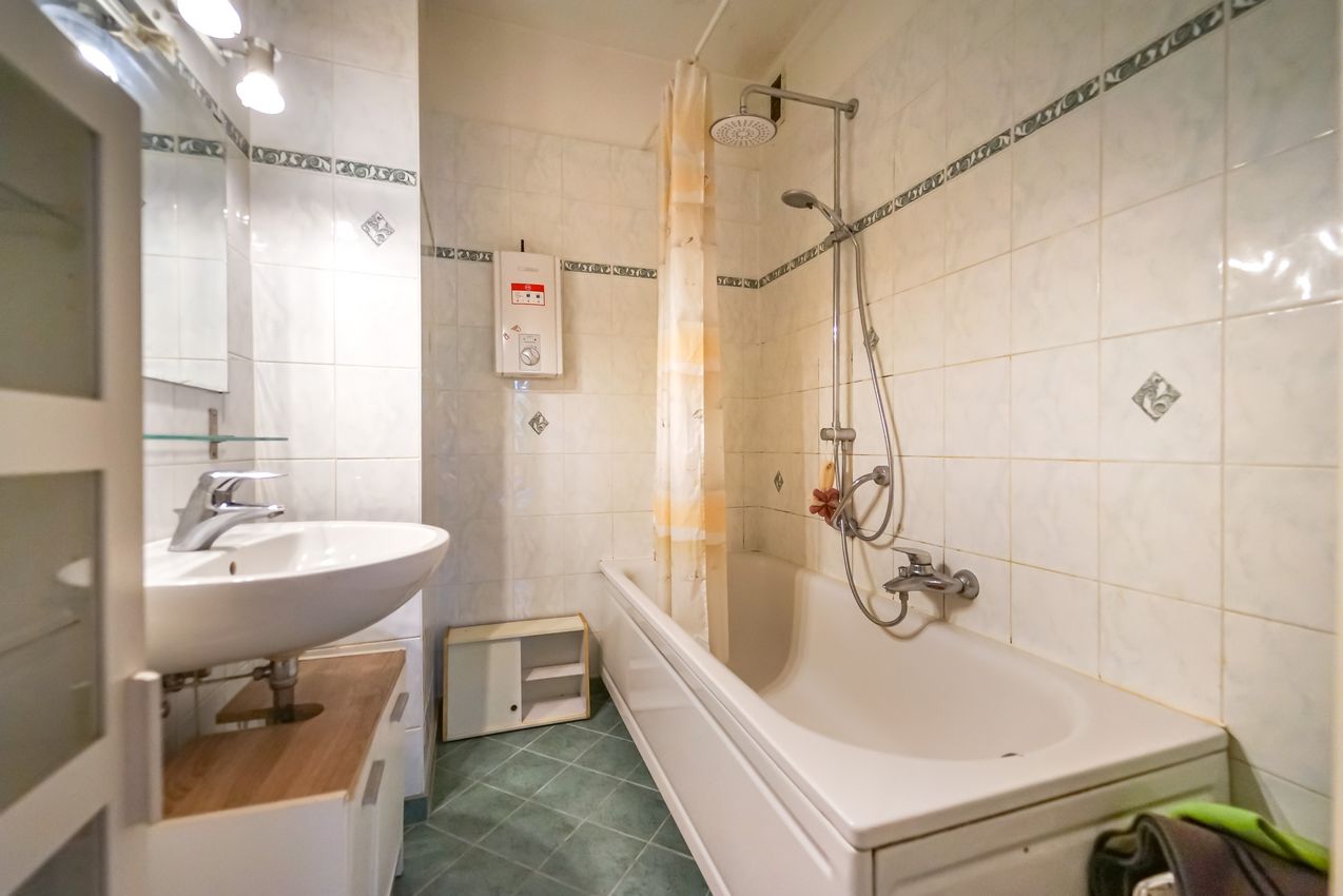 Badezimmer mit Badewanne