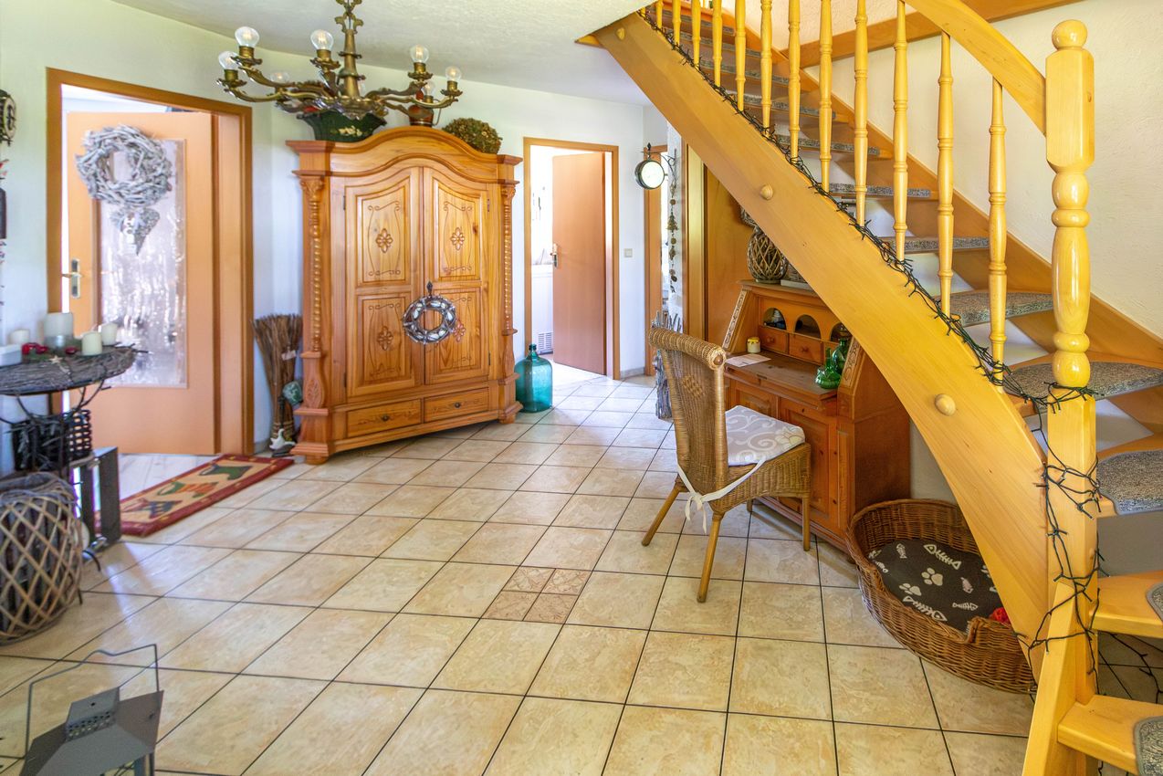 EG Eingangsdiele mit Treppe