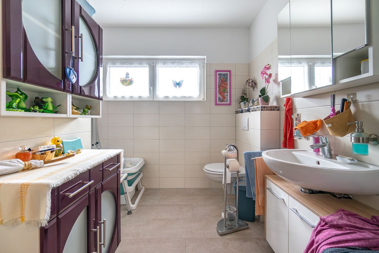 Badezimmer - Blick von der Zimmertür