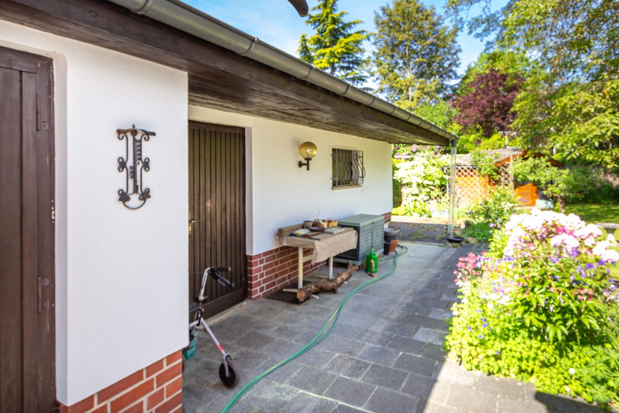 Gartengeräteraum an der Garage