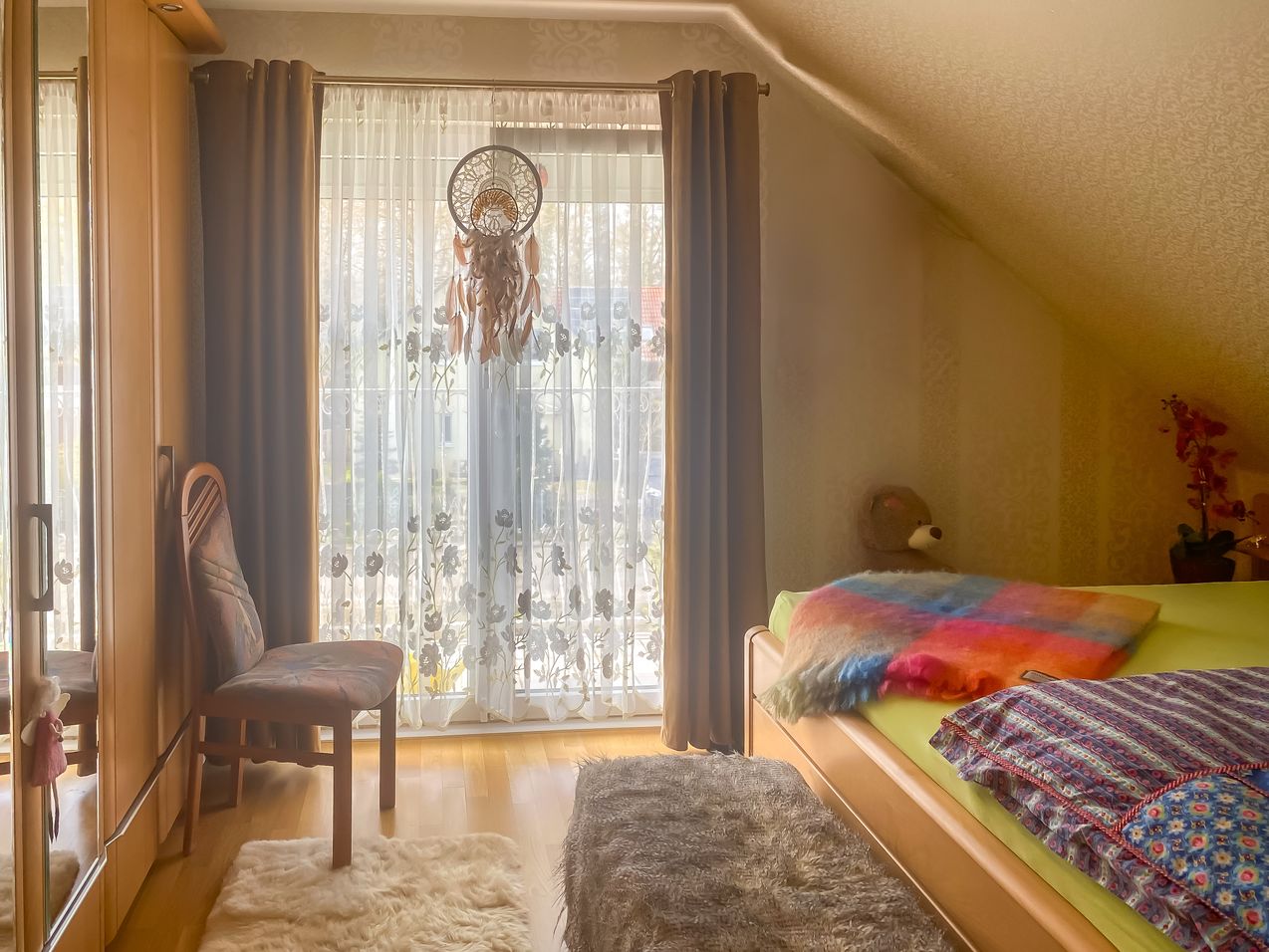 DG Schlafzimmer mit Zugang zum Balkon