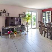EG Wohnzimmer Ansicht rechts mit Ausgang zum Garten
