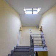 Treppenhaus mit Wohnungseingang